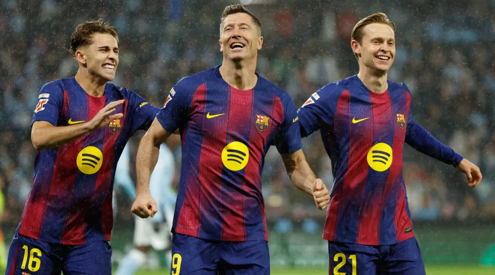 احتفالية لاعبي برشلونة بالفوز على سلتا فيغو (أ.ب)