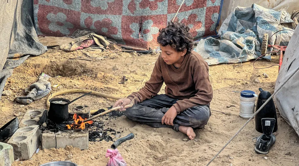 تسليم جثة أسير يُنعش آمال تثبيت «اتفاق غزة»