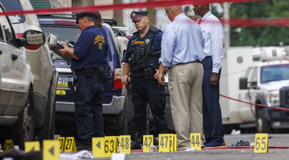 أفراد من الشرطة الأميركية خلال حادث إطلاق نار سابق (أرشيف- أ.ب)