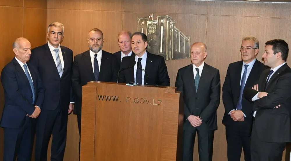 النائب سامي الجميّل خلال الإعلان عن اقتراحه في مؤتمر صحافي بمجلس النواب اللبناني (إعلام حزب الكتائب) 