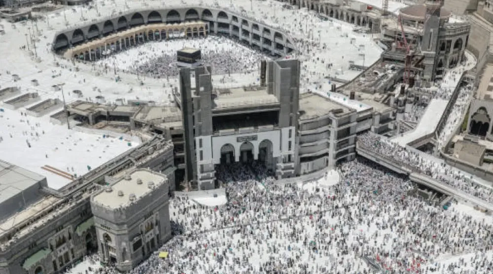 Muslim pilgrims walk out after the Friday prayer at the Grand mosque ahead of annual Hajj pilgrimage in the holy city of Makkah, Saudi Arabia August 17, 2018.REUTERS/Zohra Bensemra