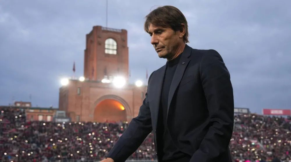 أنطونيو كونتي مدرب نابولي (أ.ب) 