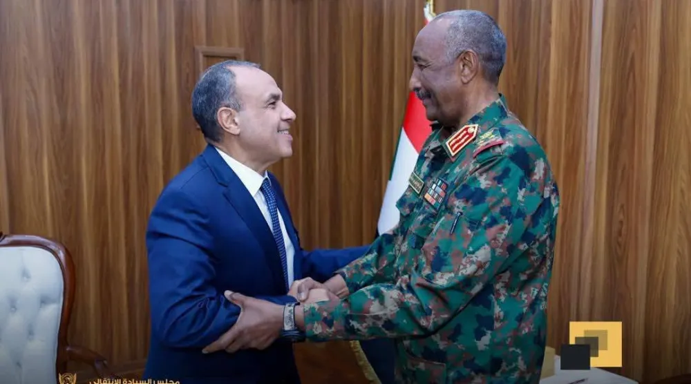 رئيس «مجلس السيادة» السوداني عبد الفتاح البرهان يستقبل وزير الخارجية المصري بدر عبد العاطي في بورتسودان (موقع المجلس على «فيسبوك»)