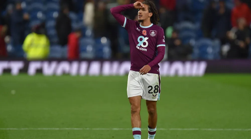 لاعب بيرنلي الدولي التونسي حنبعل المجبري (أ.ف.ب)