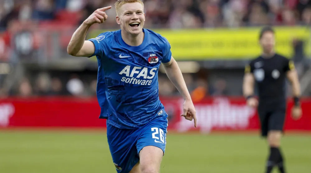 كيس سميت لاعب وسط ألكمار (إ.ب.أ) 