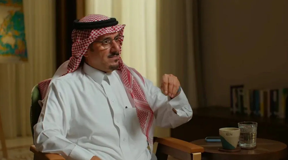 نواف بن سعد خلال حديثه لبودكاست «سقراط» (الشرق الأوسط)