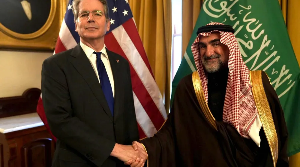 خلال اللقاء بين بيسنت والرميان في وزارة الخزانة الأميركية (إكس)