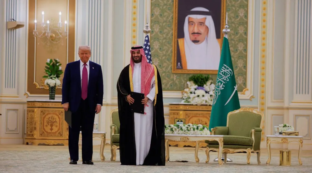 الأمير محمد بن سلمان ولي العهد رئيس مجلس الوزراء والرئيس الأميركي دونالد ترمب في الرياض (رويترز)
