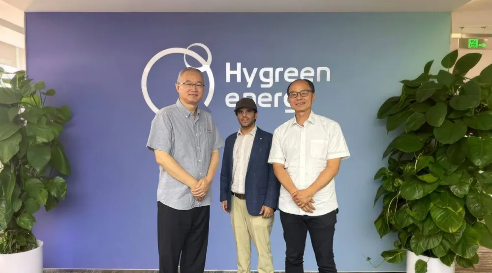 ممثلو الشركات خلال إعلان التأسيس (الشرق الأوسط)