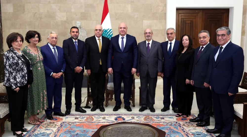 الرئيس اللبناني مستقبلاً وفد نقابة المحررين (رئاسة الجمهورية)