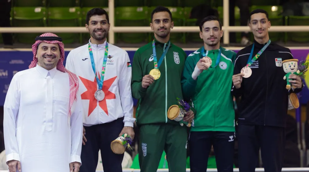 بن جلوي مع الفائزين (الأولمبية السعودية)