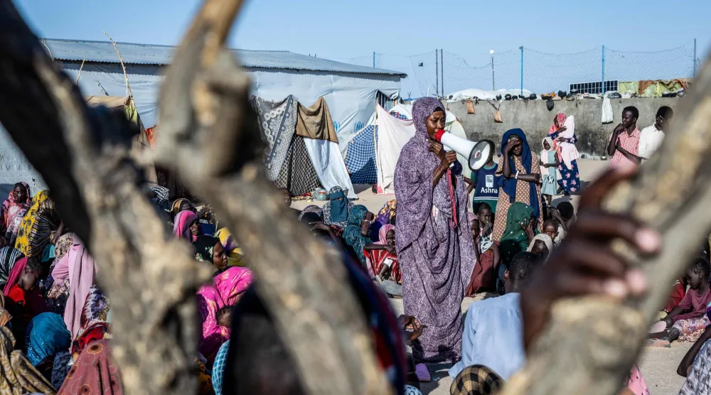 سودانيون لجأوا إلى مخيم في تشاد بسبب الحرب (أ.ف.ب)