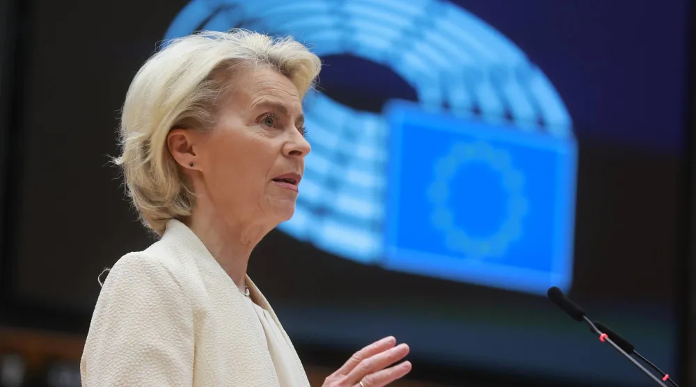 رئيسة المفوضية الأوروبية أورسولا فون دير لاين (إ.ب.أ)