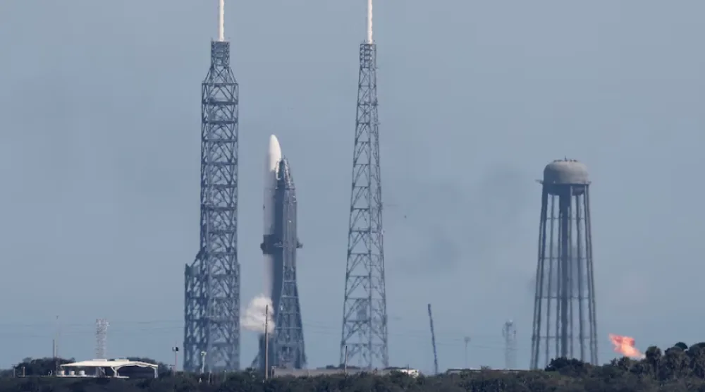 A Blue Origin New Glenn rocket is fueled for launch with NASA's EscaPADE mission, carrying two satellites to orbit Mars, from the Cape Canaveral Space Force Station in Cape Canaveral, Florida, US, November 9, 2025. REUTERS/Joe Skipper 