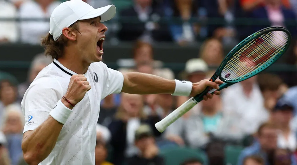 الأسترالي أليكس دي مينو (رويترز)