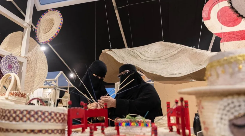 يتيح المعرض فرصة اكتشاف حرف يدوية من أنحاء العالم (واس)