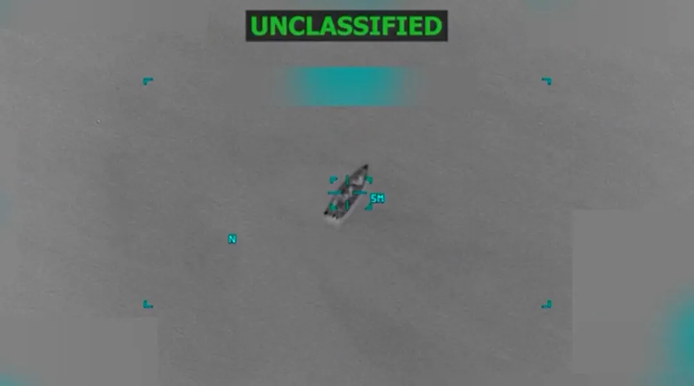 لقطة لقارب استهدفته غارة أميركية في الكاريبي (أرشيفية - رويترز)