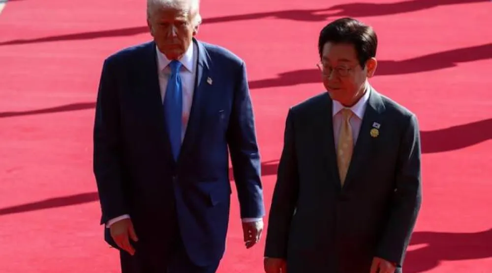 ترمب يلتقي لي جاي ميونغ على هامش قمة «أبيك» في غيونغجو... 29 أكتوبر 2025 (رويترز)