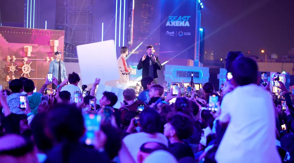 تفاعل جماهيري واسع خلال ظهور صانع المحتوى الشهير «مستر بيست» (تصوير: تركي العقيلي)