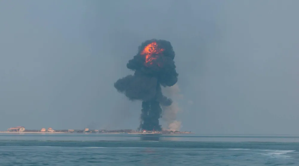 إحدى مناورات «تمرين الموج الأحمر 8» (القوات البحرية)