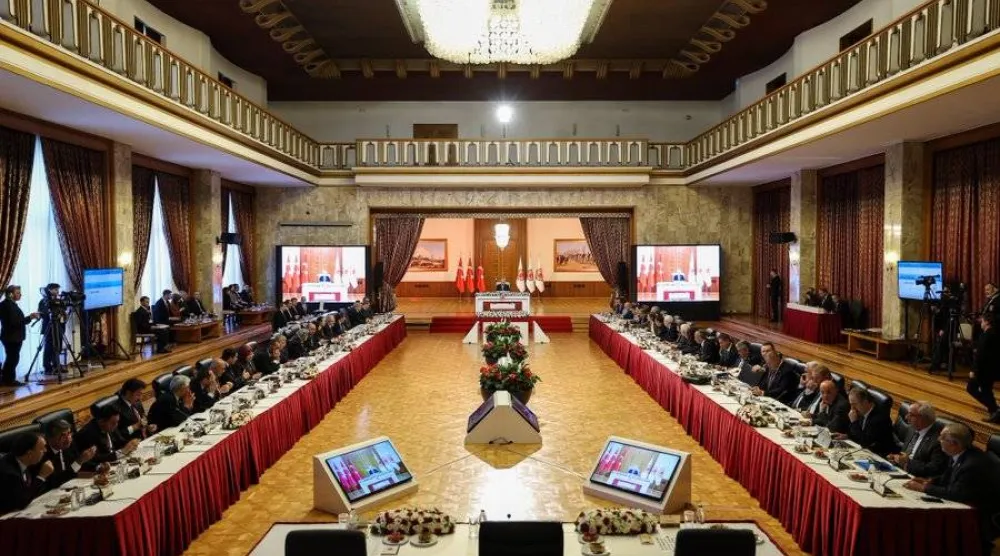 تعقد اللجنة التي شكّلها البرلمان التركي لوضع الإطار القانوني لنزع أسلحة حزب «العمال الكردستاني» اجتماعها الـ17 الثلاثاء وسط توقعات بخطوات حاسمة (البرلمان التركية - إكس)