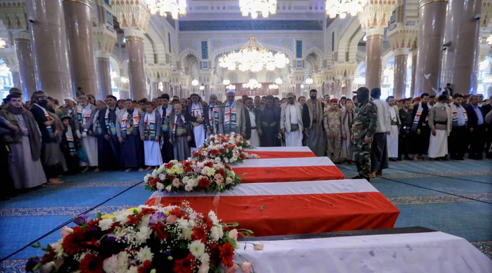 الحوثيون تلقوا ضربة إسرائيلية قاسية بمقتل حكومتهم ورئيس أركانهم الغماري (أ.ف.ب)