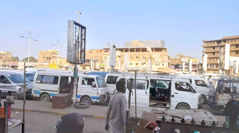 وسط العاصمة الخرطوم عاد إلى الحياة فيما تبحث السلطات سبل إصلاح المرافق الاستراتيجية (الشرق الأوسط)