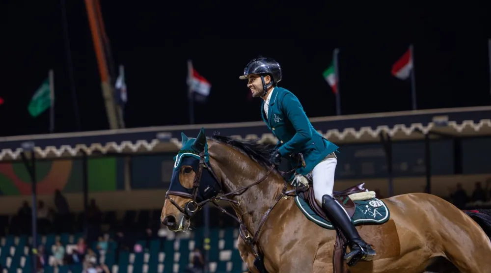 المبطي محتفلاً بالإنجاز (الشرق الأوسط)