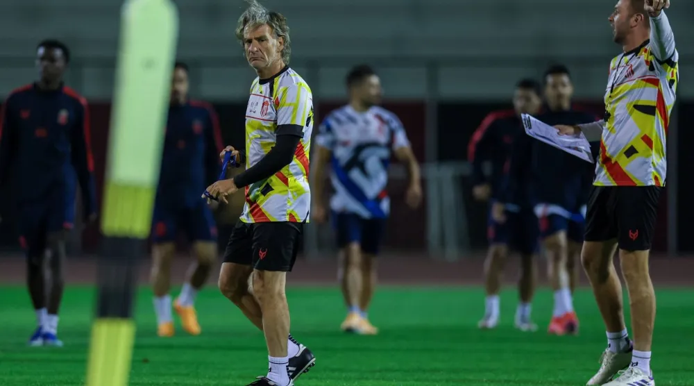 الأوروغوياني دانيال كارينيو في أولى حصصه التدريبية مع الفريق (نادي الرياض) 