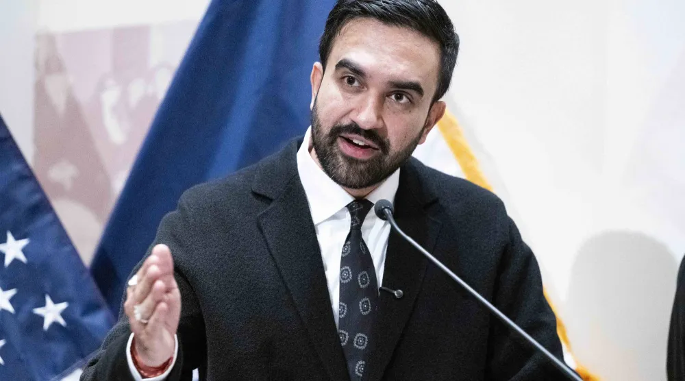 عمدة مدينة نيويورك المنتخب زهران ممداني يتحدث خلال مؤتمر صحافي (د.ب.أ)