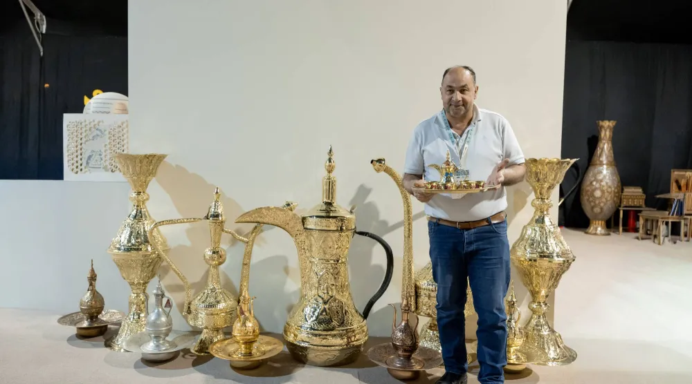 عثمان شبعانية يؤكد أنه ورغم تغيّر الزمن حافظت الحرف اليدوية السورية على حضورها (هيئة التراث)