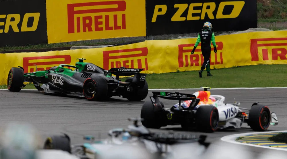 سيضطر السائقون للتوقف مرتين كحد أدنى خلال السباق البالغ طوله 57 لفة (إ.ب.أ)