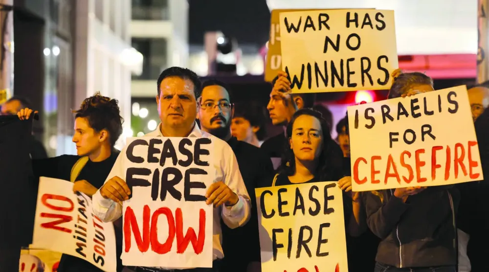 İsrail parlamentosu Knesset’in Arap üyesi Eymen Udeh, Tel Aviv'de Gazze'deki savaşı protesto eden bir gösteride, Kasım 2023 (AFP)