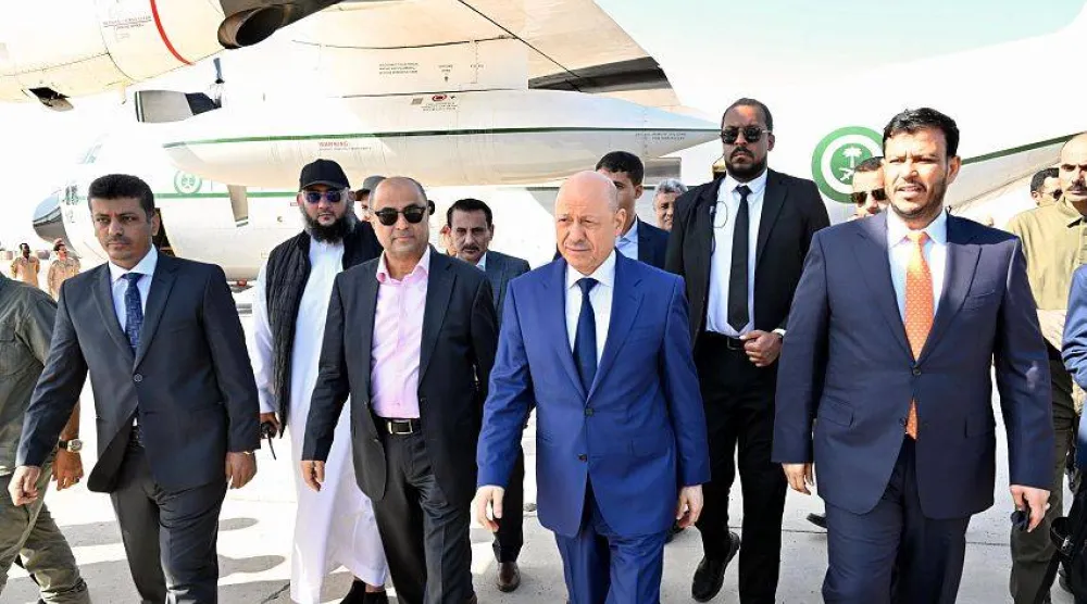 رئيس مجلس الحكم اليمني رشاد العليمي عاد إلى عدن لمتابعة تقدم الإصلاحات الحكومية (سبأ)