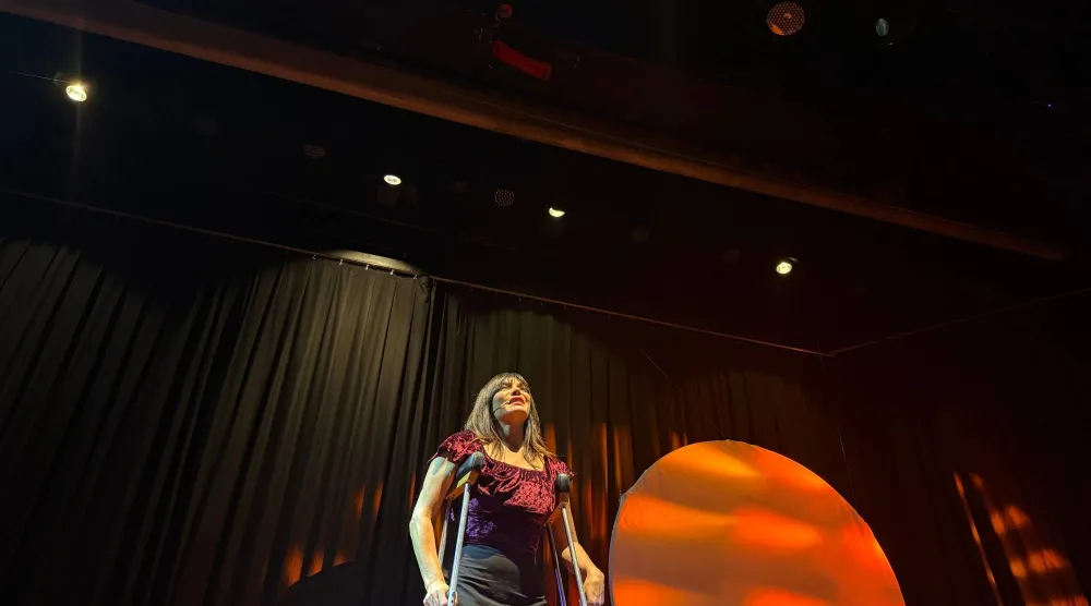 عرضٌ يُحوَّل الانكسار إلى مساحة للتأمّل (الشرق الأوسط)