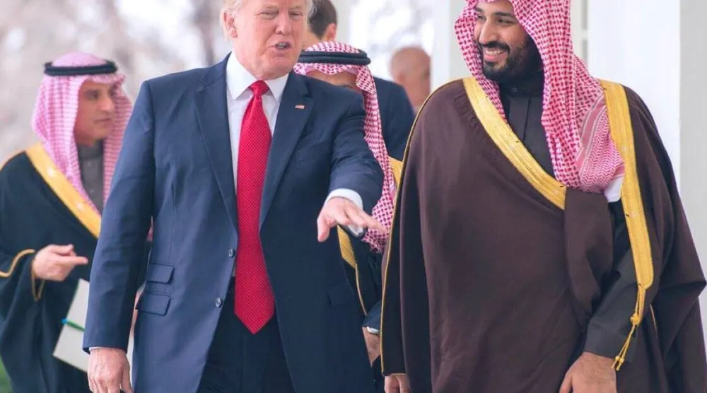 صورة أرشيفية تظهر الأمير محمد بن سلمان، ولي العهد، رئيس مجلس الوزراء السعودي، والرئيس الأميركي دونالد ترمب (واس)