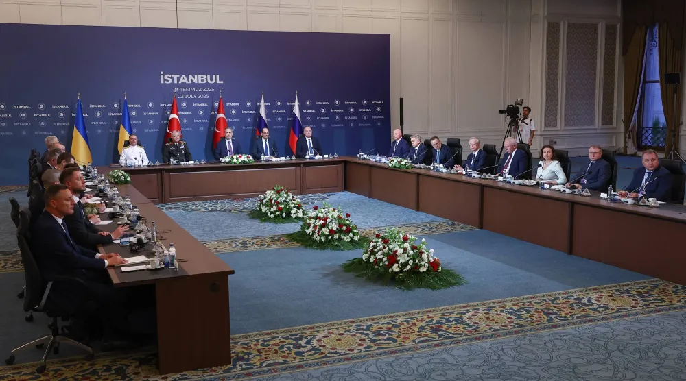 جانب من جولة المفاوضات المباشرة الثالثة بين الوفدين الروسي والأوكراني في إسطنبول في 23 يوليو الماضي (د.ب.أ)