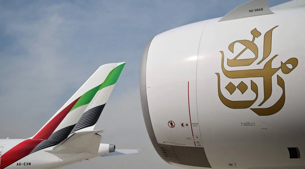 إحدى طائرات «طيران الإمارات» في معرض دبي للطيران (أ.ف.ب)