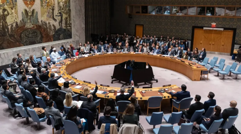 أعضاء مجلس الأمن يصوتون على مشروع قرار قدمته الولايات المتحدة لتفويض قوة دولية لحفظ الاستقرار في غزة (د.ب.أ)