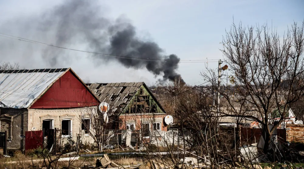 الدمار يظهر في مدينة كوستيانتينيفكا الواقعة على خط المواجهة بمنطقة دونيتسك الأوكرانية (إ.ب.أ)