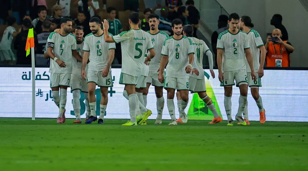 الجزائر كسب المواجهة بثنائية (تصوير: محمد المانع) 