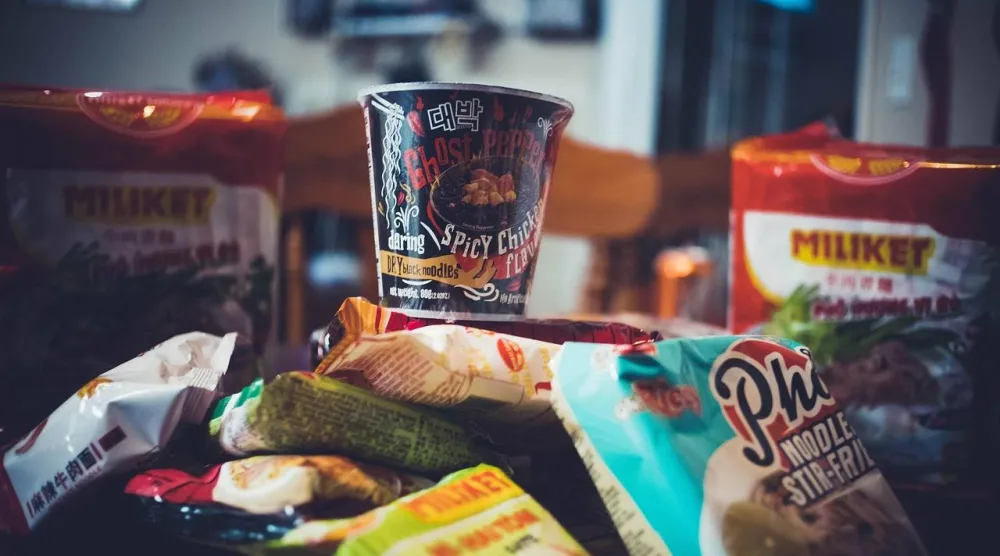 ترتبط بأمراض مثل السمنة والسرطان... خبراء يحذرون من خطر الأغذية فائقة المعالجة على الصحة العامة