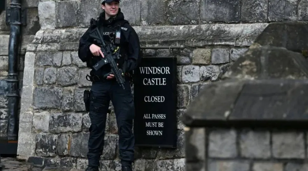 استخدمت شبكة غسل الأموال مئات من عمال التوصيل في 28 بلدة ومدينة بريطانية (أ.ف.ب)