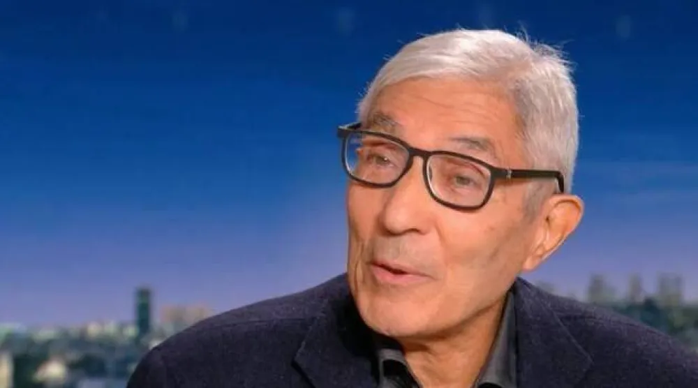 لقطة بالهاتف من لقاء تلفزيوني مع الكاتب بوعلام صنصال بعد إطلاق سراحه