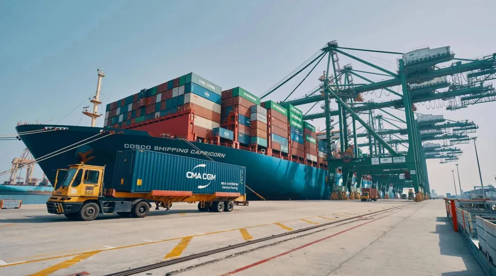 ميناء الملك عبد العزيز في الدمام (واس)