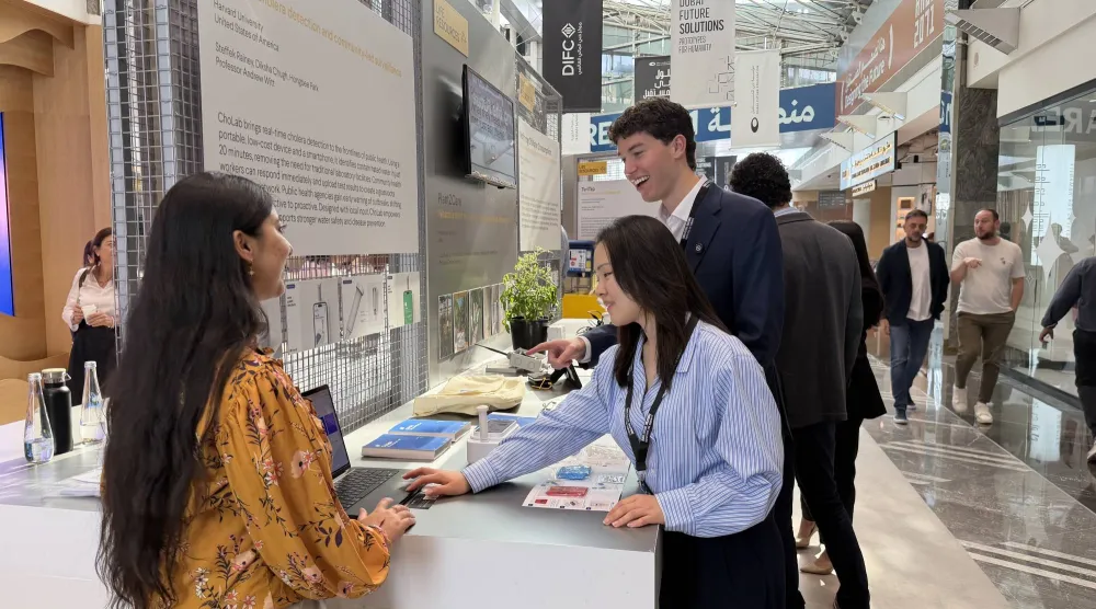 طلاب من أكثر من 100 جامعة شاركوا في معرض «ابتكارات للبشرية 2025» (الشرق الأوسط)

