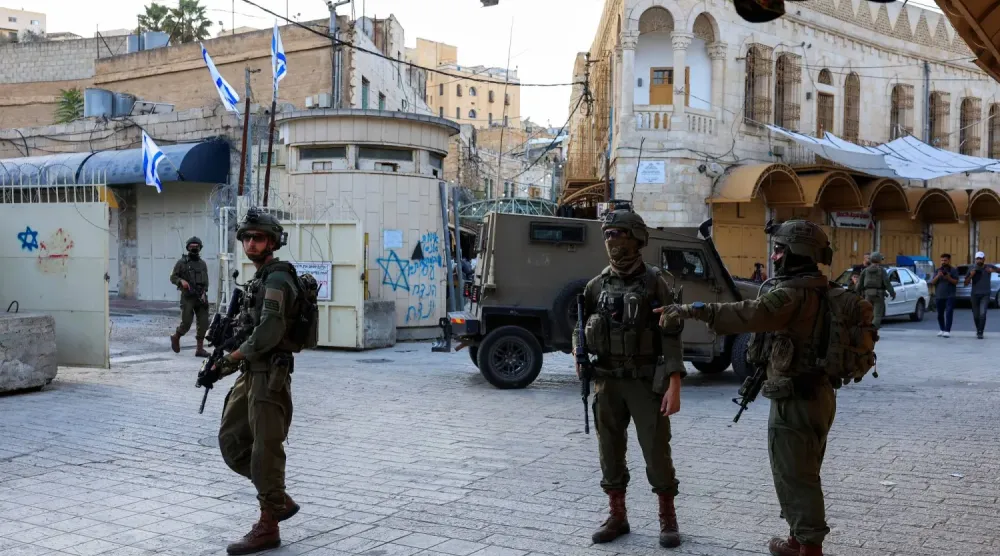 Batı Şeria'nın El Halil kentindeki İsrail askerleri, 22 Kasım 2025 (Reuters)