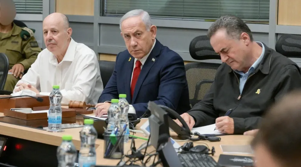 İsrail Başbakanı Binyamin Netanyahu ve Savunma Bakanı Yisrael Katz bir ordu karargahında (İsrail hükümeti)