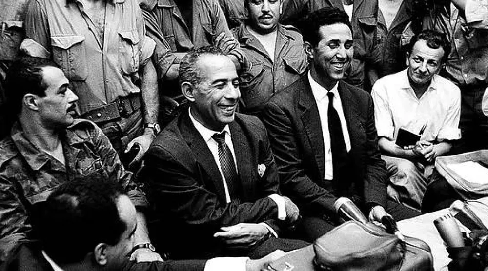 أحمد بن بلة ومحمد خيدر غداة الاستقلال (مؤسسة الأرشيف الجزائري)