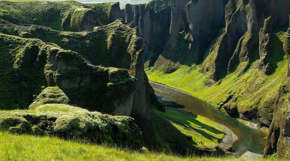 يؤكد الباحثون أن الصدوع التي تقع على أعماق سحيقة في باطن الأرض يمكن أن تلتحم من جديد بعد انكسارها نتيجة الهزات الأرضية (بيكسباي)